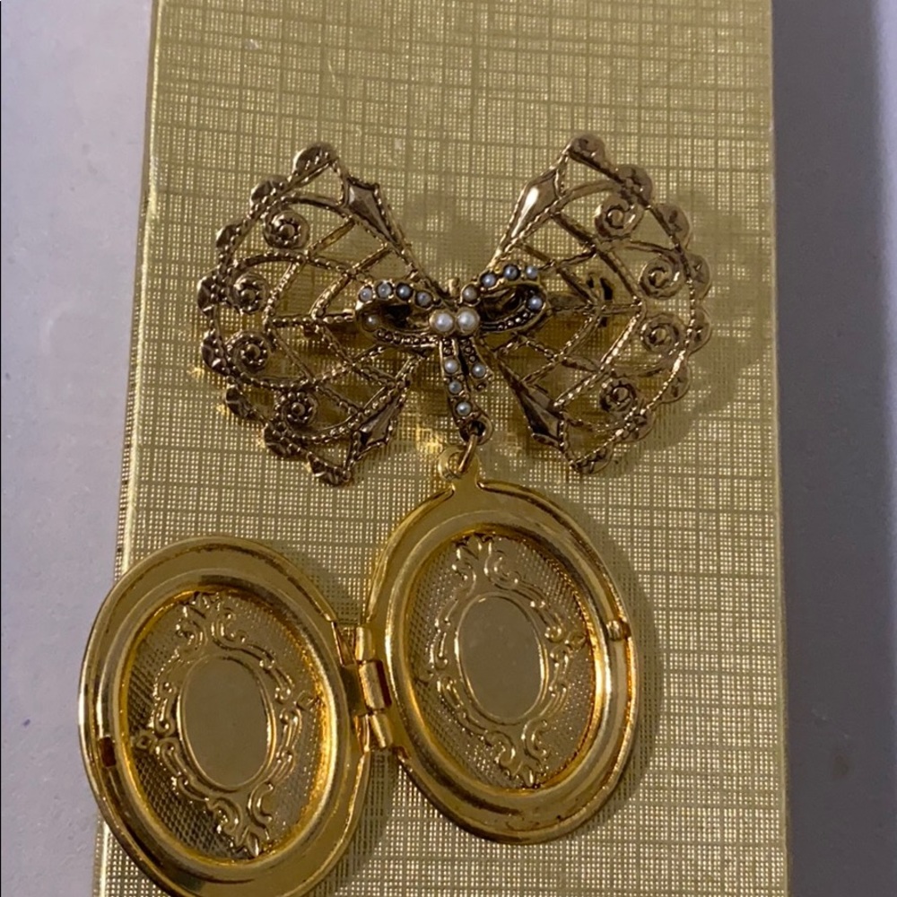 💚2 for$18. Brooch